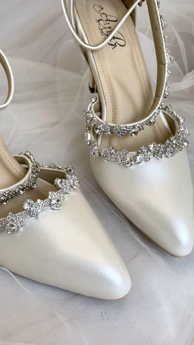 Specialize Custom  #weddingshoe .. 
More Info 