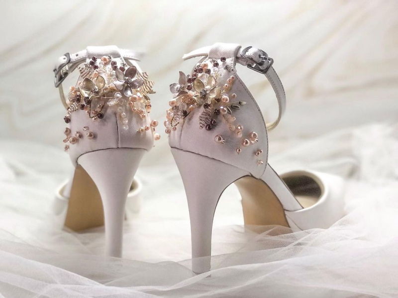 Specialize Custom  #weddingshoe .. 
More Info 